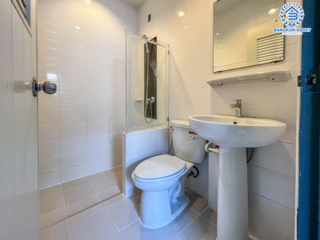 *****ทาวน์โฮมมือสองย่านกรุงเทพฯ ม.ธนาภิรมย์ เพชรเกษม69 เนื้อที่มากถึง 22.2 ตร.ว. ฟังก์ชัน 3 ห้องนอน 5 ห้องน้ำ 1 ที่จอดรถ สภาพสวย ราคาสุดคุ้ม บนทำเลแห่งการเดินทาง ใกล้รถไฟฟ้าสายสีน้ำเงิน "สถานีหลักสอง" และเดอะมอลล์ บางแค จองเลย!